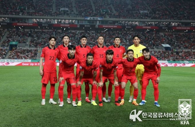 튀니지전에 선발 출전한 축구 국가대표팀 11명의 모습.