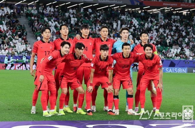 사우디아라비아와의 16강전에 선발로 나선 선수단의 모습.